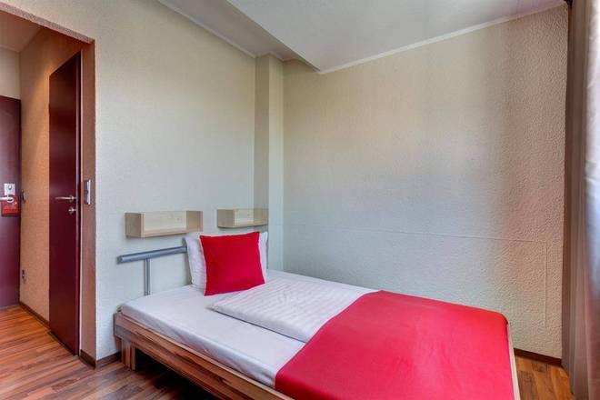 MEININGER Hotel Cologne City Center, Cologne