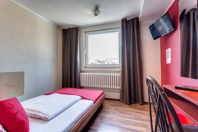 MEININGER Hotel Cologne City Center, Cologne