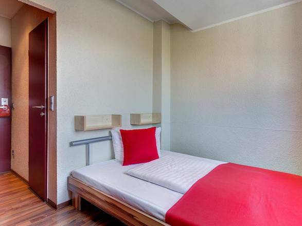 MEININGER Hotel Cologne City Center, Cologne